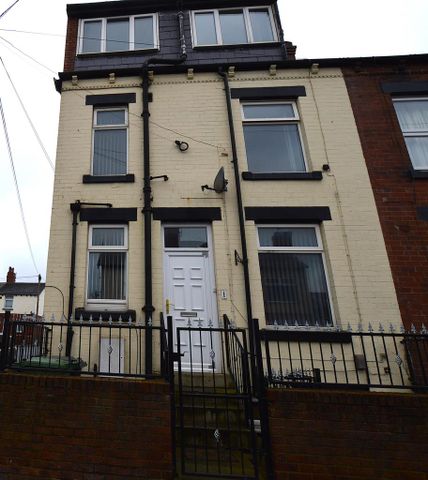 3 bedroom end of terrace house to rent - Photo 5