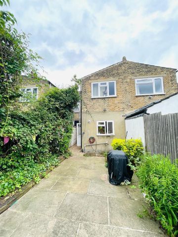 4 bedroom townhouse to rent - Photo 4