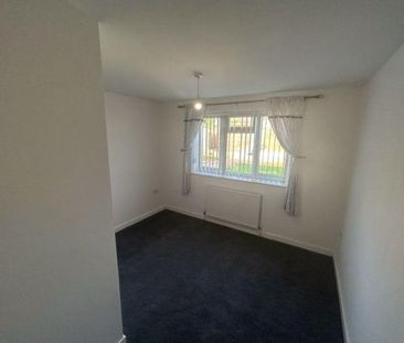 4 bedroom semi-detached house to rent - Photo 4