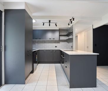 Summer Ready – Family Home with Sparkling Pool - Photo 4