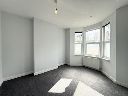 4 Bedroom House To Let - Photo 5