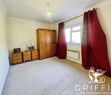 Salisbury Road, Grays, RM17 - Photo 2