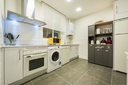 Calle de Manuela Malasaña, Madrid, Community of Madrid 28004 - Photo 4