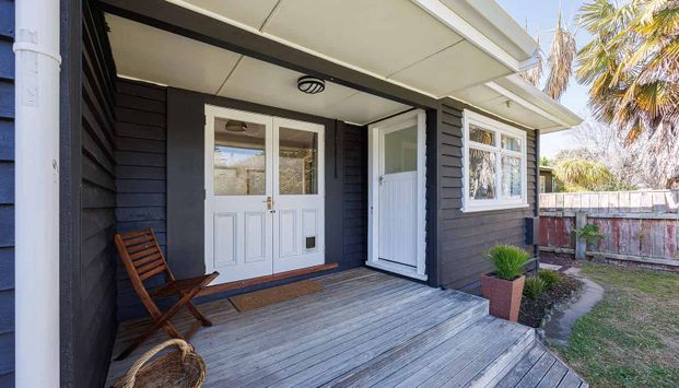 Move‑In Ready! Refreshed 2 Bedroom in Clive - Photo 1