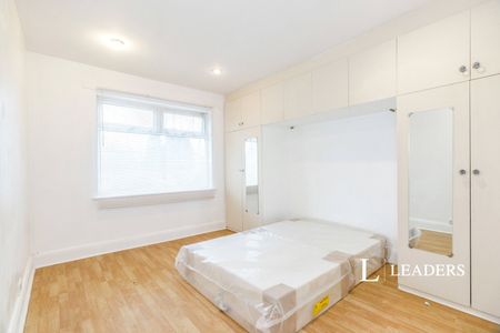 1 bedroom house to rent Elgar Avenue, Surbiton, KT5 - Photo 2