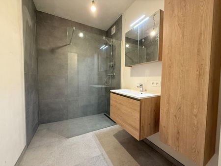 Gelijkvloers appartement met twee slaapkamers in centrum Roeselare! - Photo 2