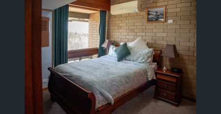 Riverfront Luxury - Photo 3