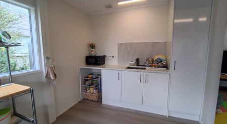 Charming 1BR 1 Living Room Home with Garden! - Photo 5