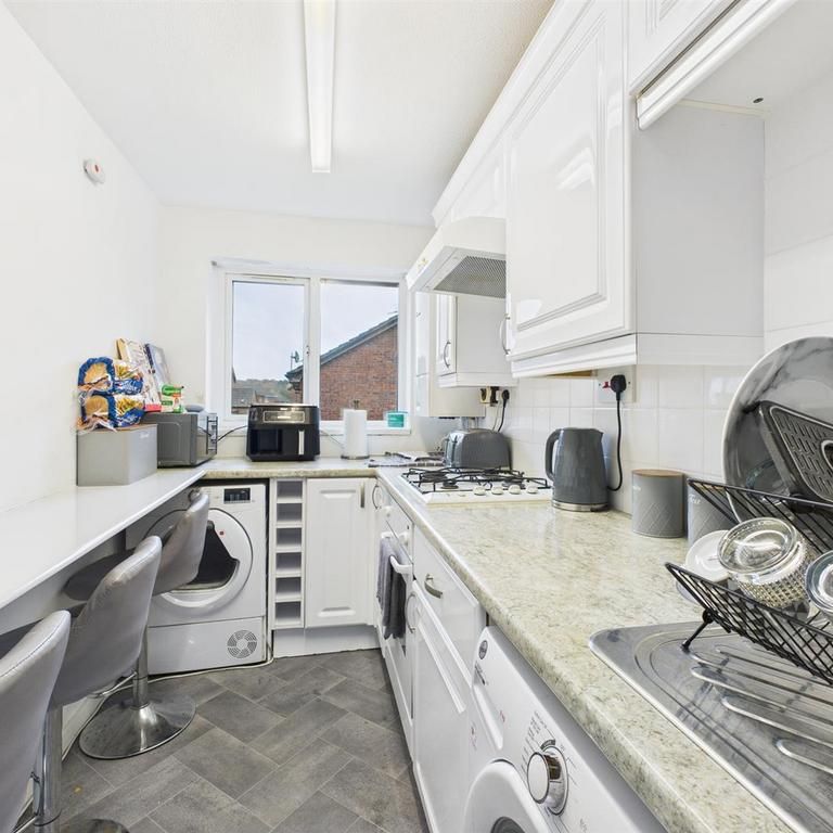 1 bedroom flat to rent - Photo 1