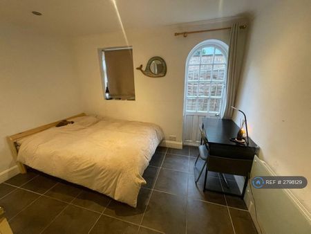 4 bedroom flat to rent - Photo 4