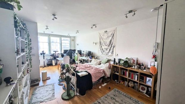 Studio to rent - Photo 1