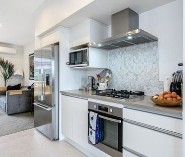 Easy living in the heart of Long Bay - Photo 4