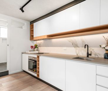 Stylish & Convenient Living in the Heart of Thornbury - Photo 5