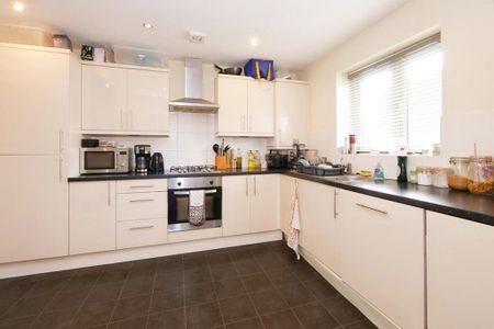 3 bedroom terraced house to rent - Photo 4