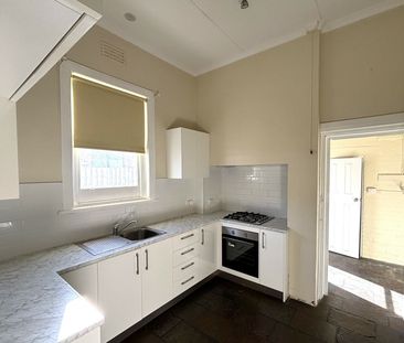 Renovated Ground Floor 2 Bedroom Unit in Geelong West - Photo 2