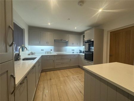 4 bedroom detached house to rent - Photo 2