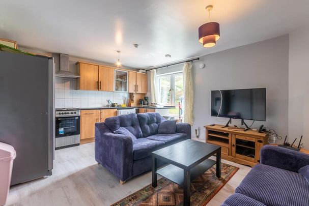 4 bedroom flat to rent - Photo 1