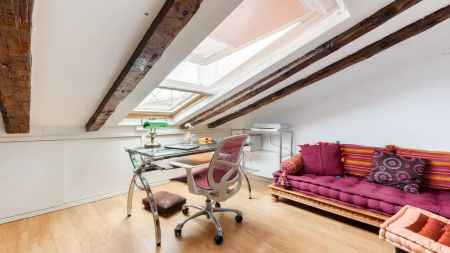With a suite and office, just steps from everything the heart of Madrid has to offer. - Foto 5