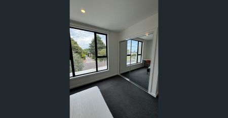 Fully Furnished 4 Bedrooms 3 Bathroom Townhouse - Photo 5