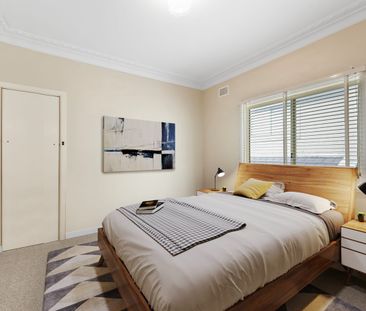 Air-Conditioned Four-Bedroom Family Home with Gas Cook-Top and Two ... - Photo 6