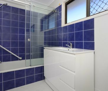 CENTRALLY LOCATED TOWNHOUSE - Photo 6