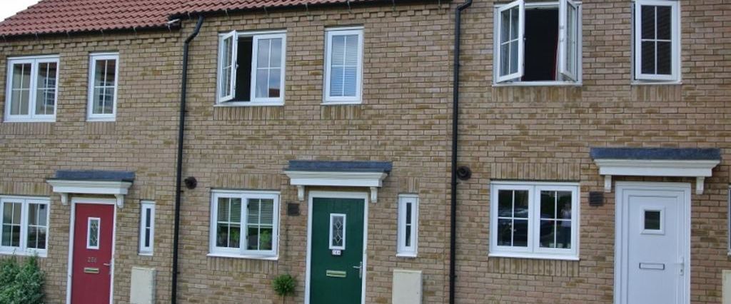 2 bedroom terraced house to rent - Photo 1