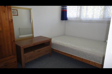 3 Bed Flat, Copeland House, SW17 - Photo 4