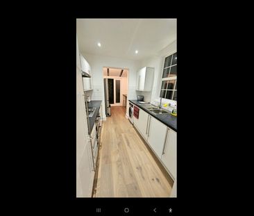 Room in a Shared House, Thurso Street, SW17 - Photo 3