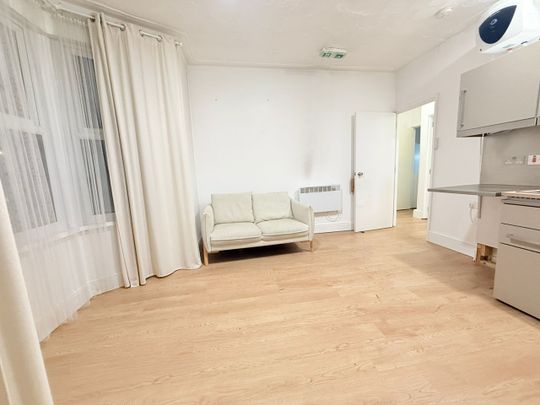 2 Bed Flat, Richmond Road, IG1 - Photo 1
