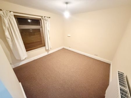 Gladstone Street, Kettering, Rothwell - Photo 2