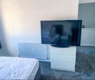 Room in a Shared House, Coldpark Gardens, BS13 - Photo 4