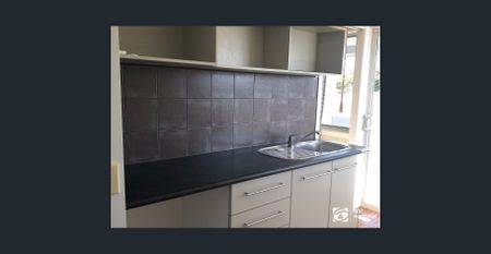 Inner Jetty living with stunning views - Photo 3