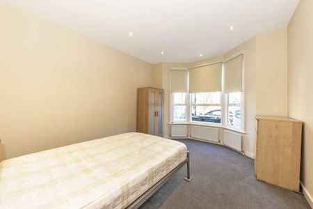 4 bedroom flat to rent - Photo 4