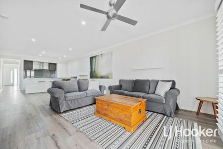 Modern 3-Bedroom Home for Rent - Photo 2