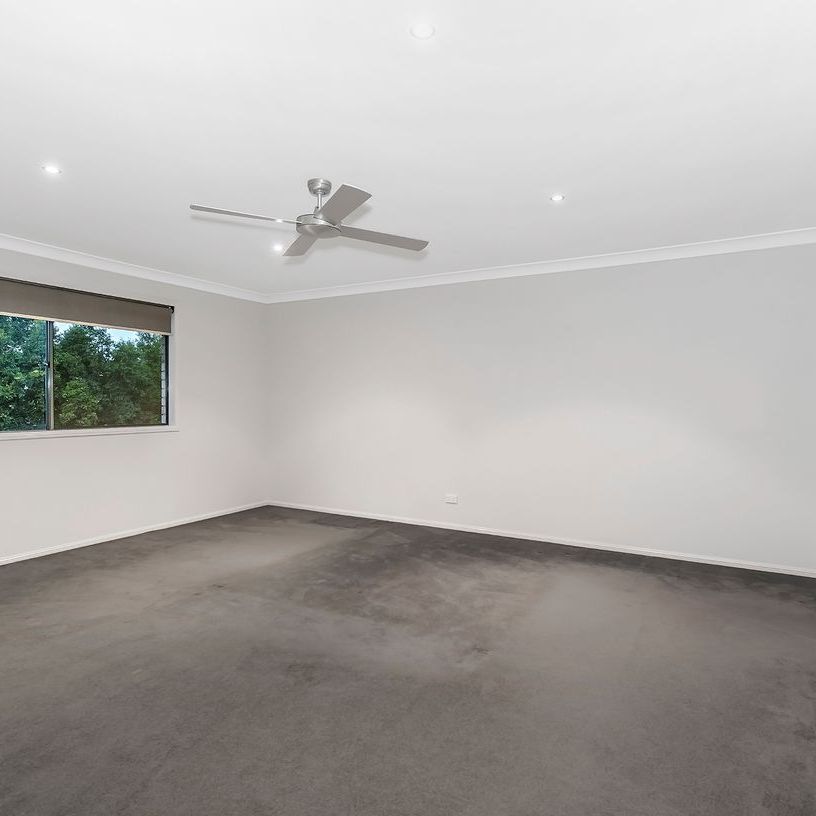 Beautiful Family Home with Outdoor Oasis! - Photo 1