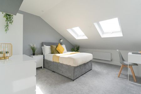 Stansted #70 - Photo 2