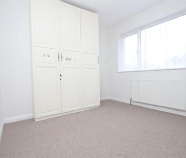 2 bedroom Maisonette to let - Photo 3