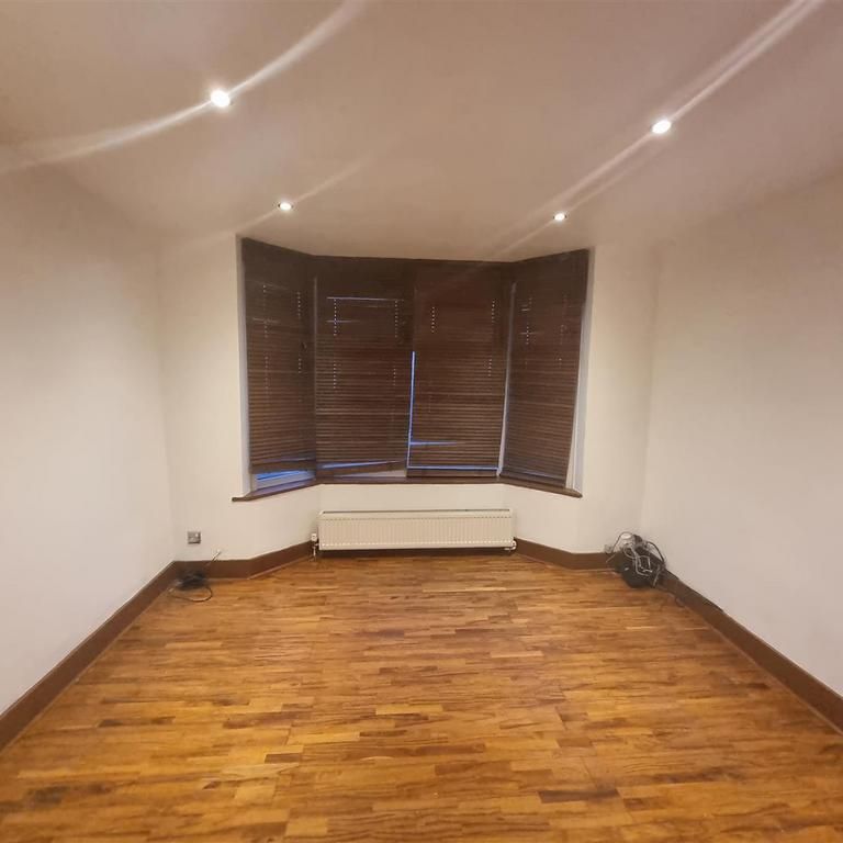 4 bedroom semi-detached house to rent - Photo 1