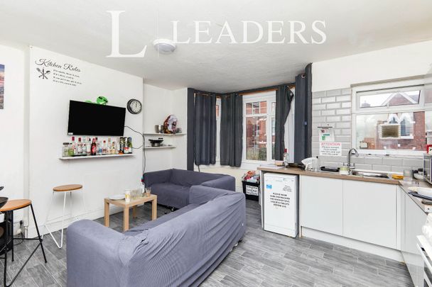 6 bedroom terraced to rent Gedling Grove, Nottingham, Nottinghamshire, NG7 - Photo 1