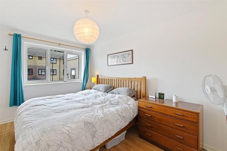 3 bedroom flat to rent - Photo 3