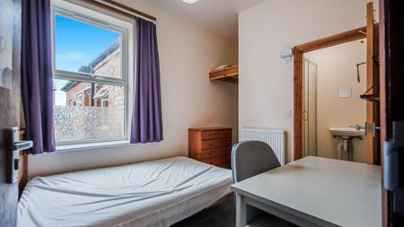 10 bedroom terraced house to rent - Photo 5