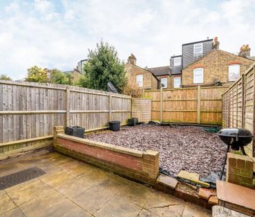 4 bedroom terraced house to rent - Photo 5