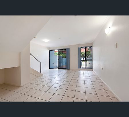 1/46 Alexandra Street, North Ward, Qld 4810 - Photo 4