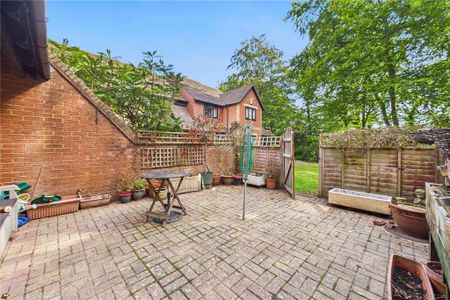 2 bedroom end of terrace house to rent - Photo 4