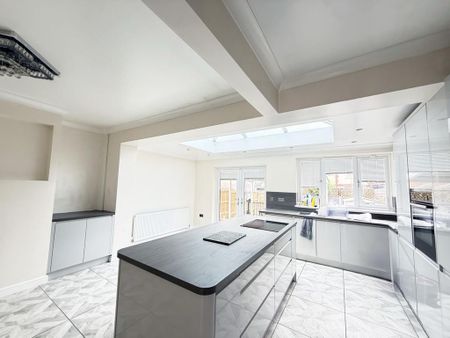 3 bedroom semi-detached house to rent - Photo 4