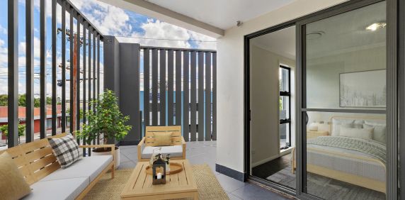 Fantastic Unit Across from Lake Macquarie - Photo 2