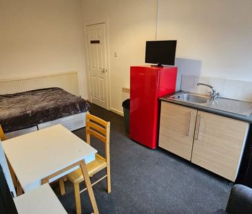 Flat C, Conference Road, Armley, Leeds, LS12 3DX - Photo 6