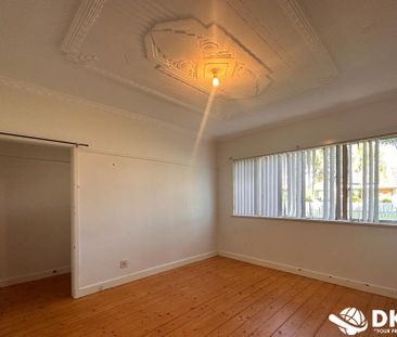 Ideal and Convenient Home in Sunshine - Photo 2