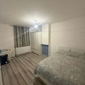 Room in a Shared Flat, Norwood Road, SE24 - Photo 2