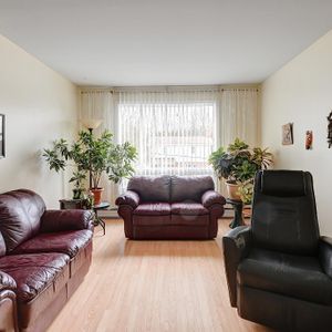 5 1/2 Nord de Sherbrooke. 1er Juillet. Chauffage et eau chaude inclus! - Photo 2